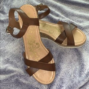 Brown, open-toed wedges